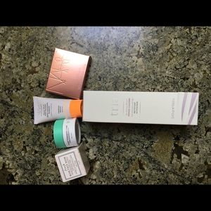 High end cosmetic and anti-aging face care sampler